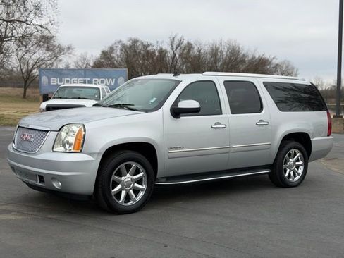 Used 2014 GMC Yukon XL Denali image 3