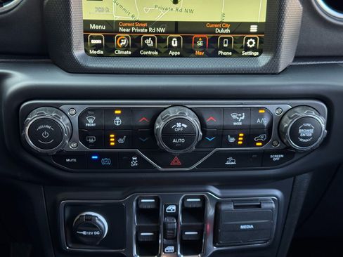 Used 2022 Jeep Wrangler Unlimited Rubicon 4xe w/ Cold Weather Group AWD/4WD image 33