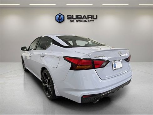 Used 2024 Nissan Altima 2.5 SR w/ SR Premium Package image 3