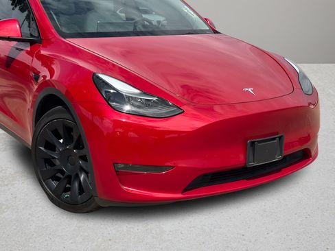 Used 2023 Tesla Model Y Long Range AWD/4WD image 25