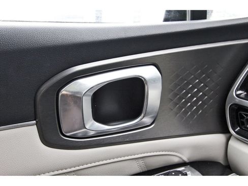 Certified 2022 Kia Sorento SX FWD image 25