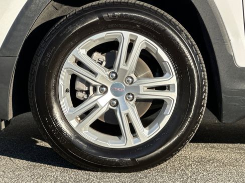 Used 2024 GMC Terrain SLE image 36