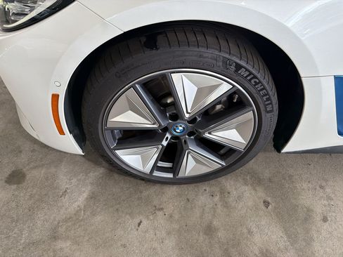 Used 2023 BMW i4 eDrive35 RWD image 10