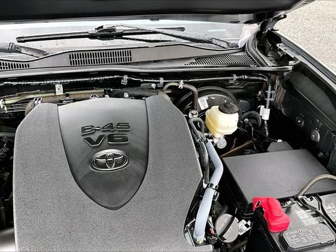 Used 2022 Toyota Tacoma SR5 w/ Technology Package AWD/4WD image 32