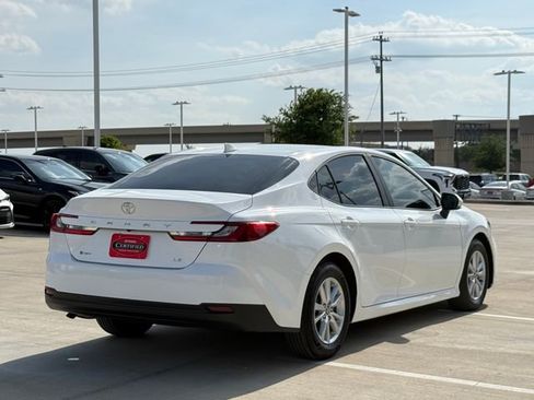 Used 2025 Toyota Camry LE image 4