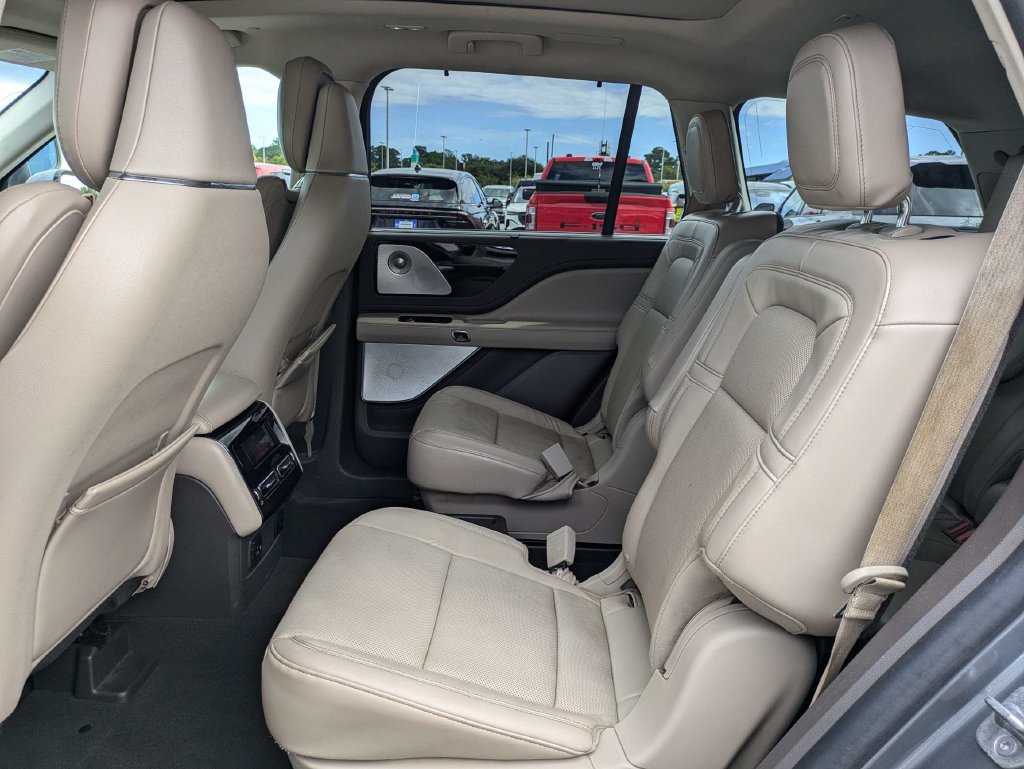 Used 2022 Lincoln Aviator Reserve w/ Equipment Group 201A RWD image 15