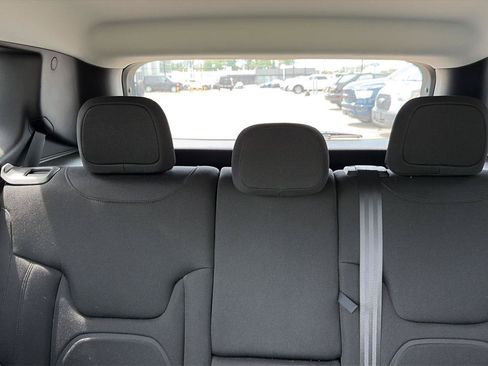 Used 2022 Jeep Renegade Latitude w/ Convenience Group AWD/4WD image 23