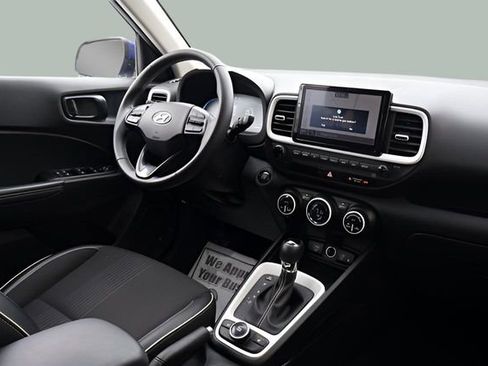 Used 2023 Hyundai Venue Limited FWD image 18