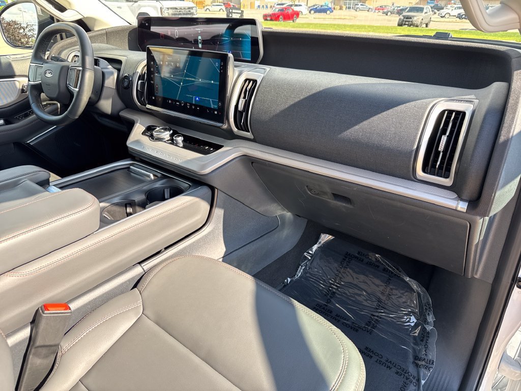 Used 2025 Ford Expedition Active AWD/4WD image 42