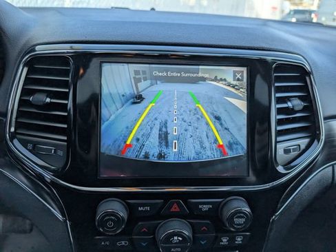 Used 2019 Jeep Grand Cherokee Limited image 18