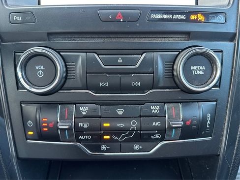 Used 2018 Ford Explorer XLT w/ Equipment Group 202A image 34