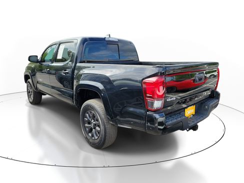 Used 2022 Toyota Tacoma SR5 w/ Technology Package AWD/4WD image 4