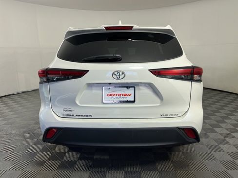 Used 2021 Toyota Highlander XLE image 4