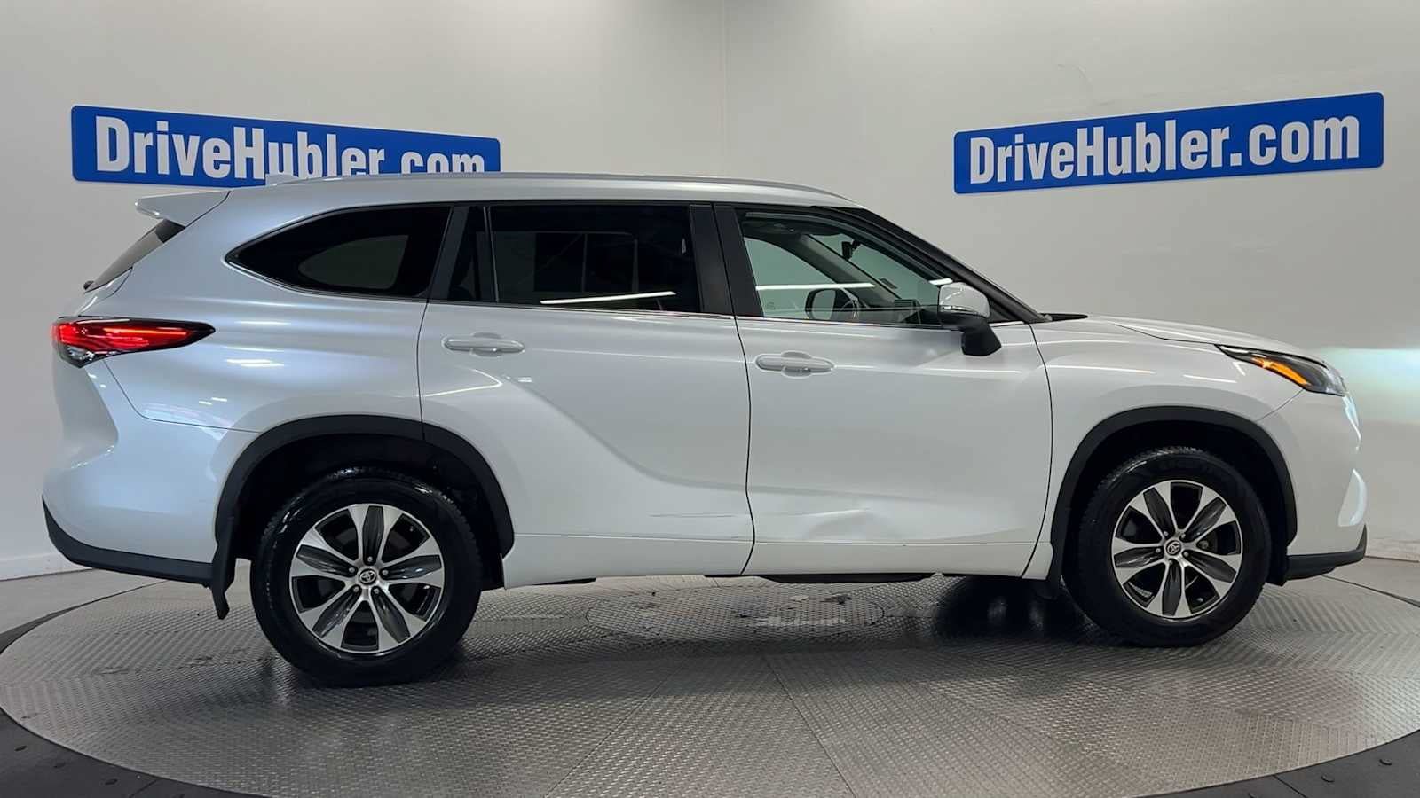 Used 2023 Toyota Highlander XLE AWD/4WD image 8