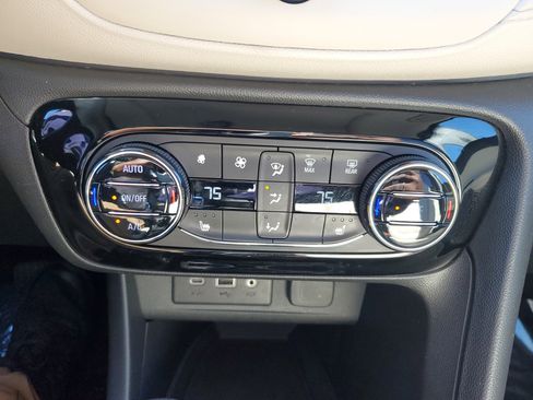 Used 2021 Buick Encore GX Essence w/ Experience Buick Package image 25