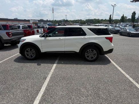 Certified 2022 Ford Explorer XLT w/ Equipment Group 202A AWD/4WD image 5