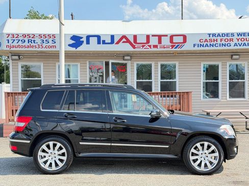 Used 2011 Mercedes-Benz GLK 350 4MATIC image 3