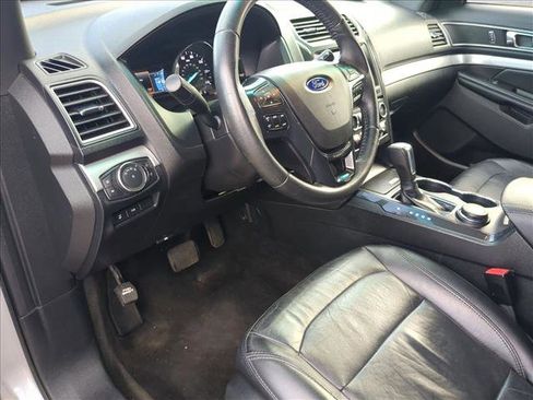 Used 2016 Ford Explorer XLT w/ Equipment Group 202A image 10