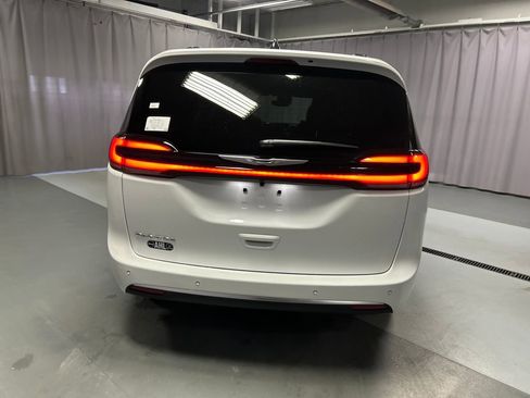 New 2026 Chrysler Pacifica Pinnacle image 6