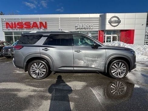Used 2023 Nissan Pathfinder SL w/ SL Premium Package image 2