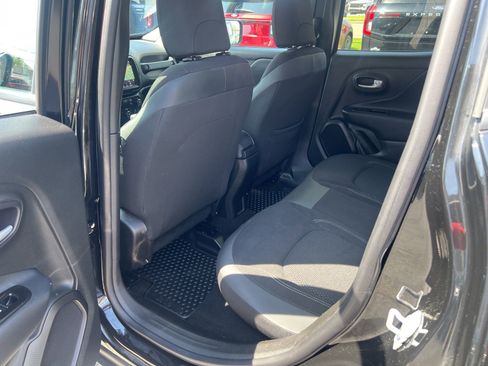 Used 2023 Jeep Renegade Altitude AWD/4WD image 40