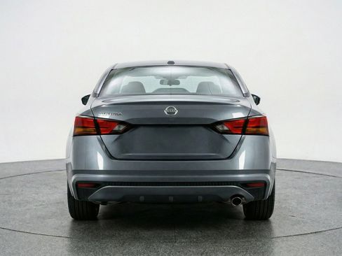 Used 2025 Nissan Altima 2.5 SV FWD image 7