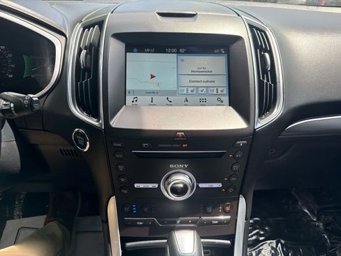 Used 2018 Ford Edge Titanium w/ Equipment Group 302A AWD/4WD image 22