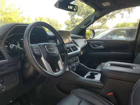 Certified 2022 GMC Yukon SLT w/ SLT Premium Package AWD/4WD image 23
