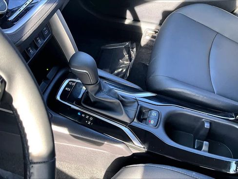 Used 2025 Toyota Corolla Cross XLE w/ Convenience Package image 17