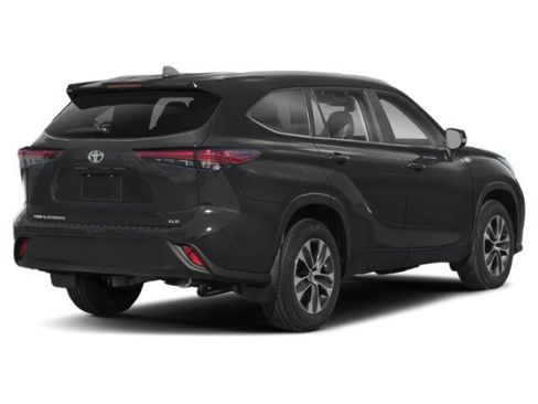 Certified 2024 Toyota Highlander XLE AWD/4WD image 2