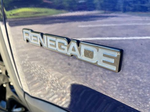 Used 2018 Jeep Renegade Altitude AWD/4WD image 48