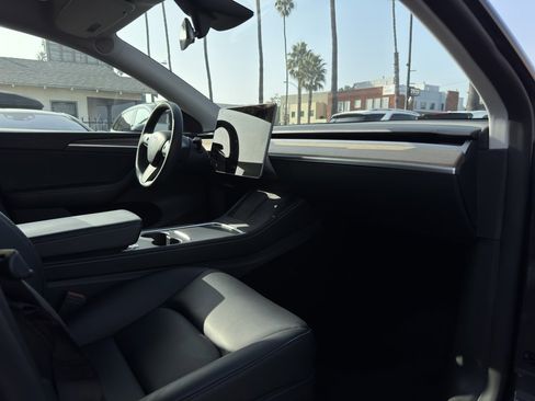 Used 2024 Tesla Model Y Long Range image 28