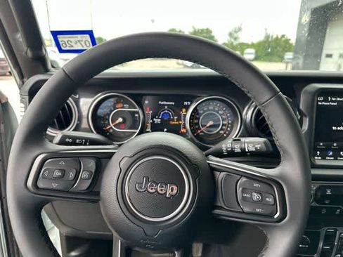 Used 2023 Jeep Wrangler Unlimited Sport AWD/4WD image 11