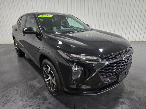 Used 2024 Chevrolet Trax RS FWD image 2