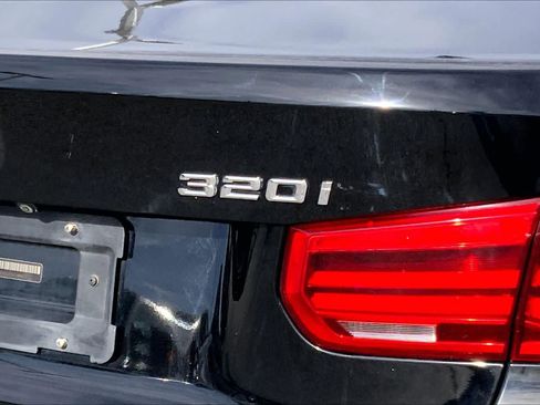 Used 2018 BMW 320i Sedan image 28