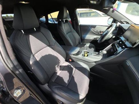 Used 2022 Toyota Venza Limited AWD/4WD image 9