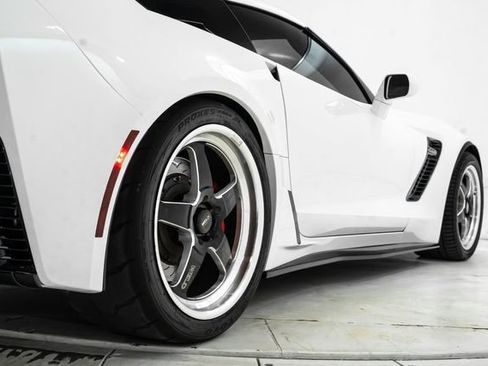 Used 2015 Chevrolet Corvette Z06 w/ 3LZ Preferred Equipment Group image 13