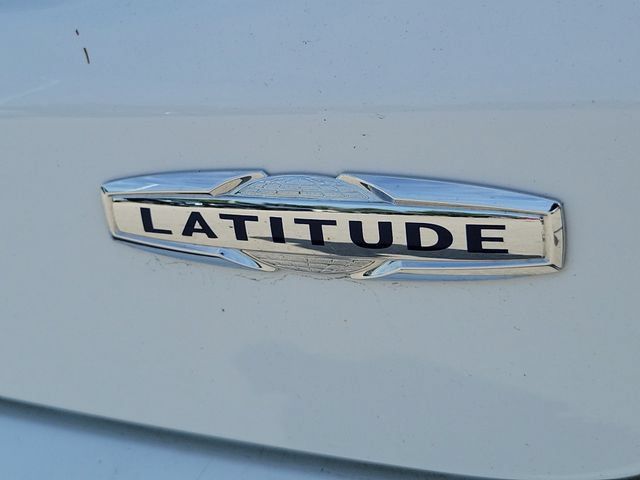 Used 2025 Jeep Compass Latitude AWD/4WD image 8