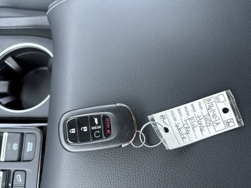 Certified 2025 Honda Pilot Touring image 17