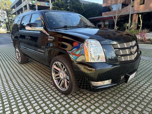 Used 2013 Cadillac Escalade Premium image 8