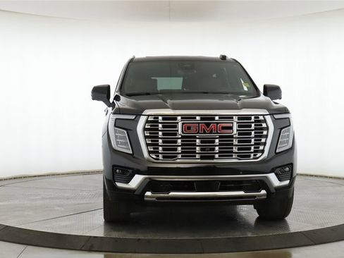 Used 2025 GMC Yukon Denali w/ Denali Reserve Package image 12