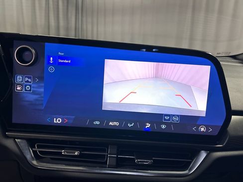 Used 2025 Chevrolet Equinox EV LT FWD image 17