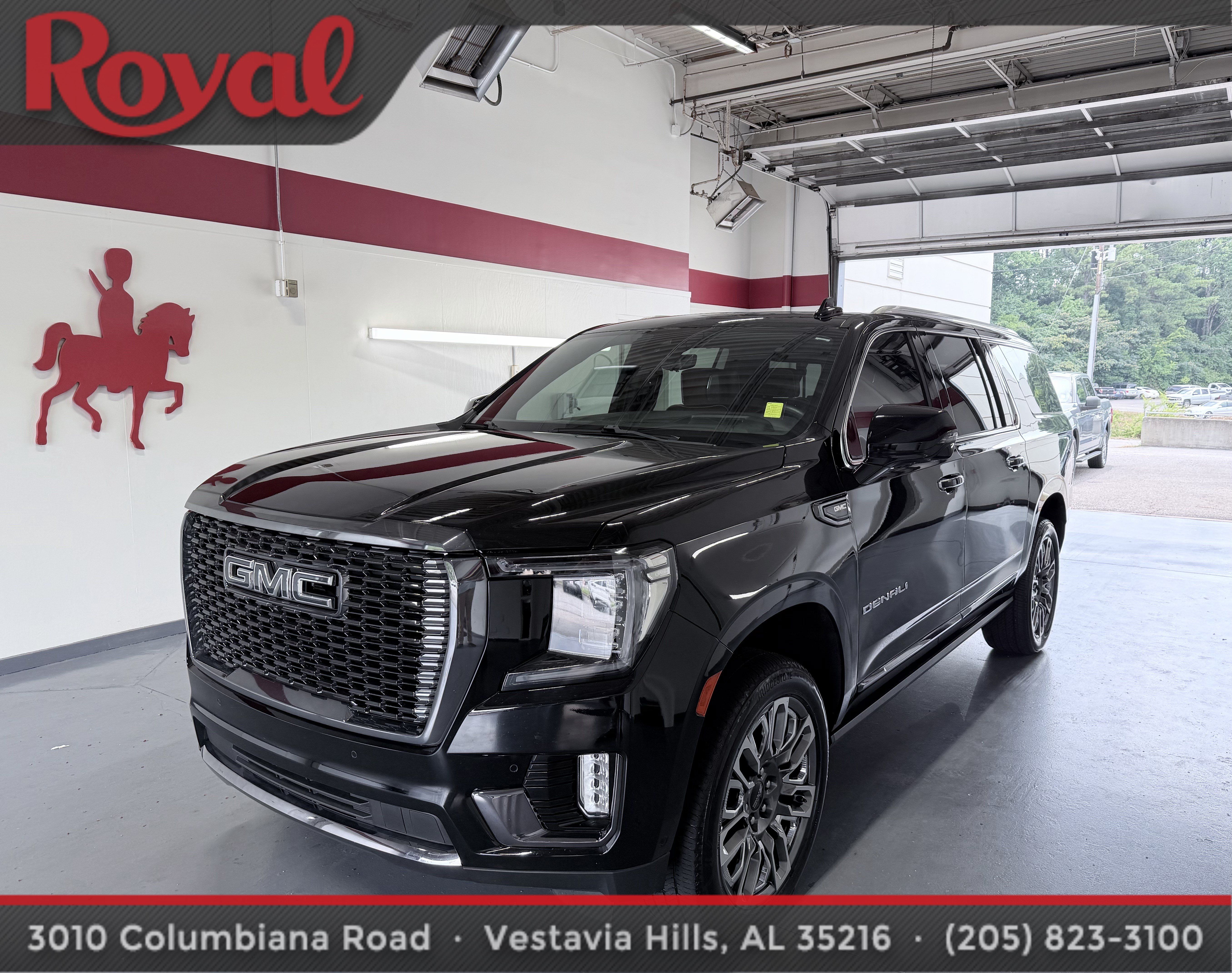 Used 2023 GMC Yukon XL Denali Ultimate AWD/4WD image 1