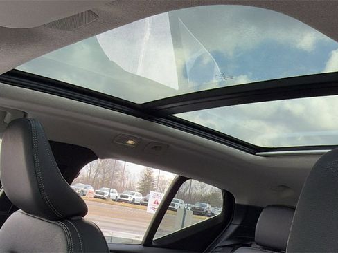 Certified 2025 Volvo XC40 B5 Plus image 23