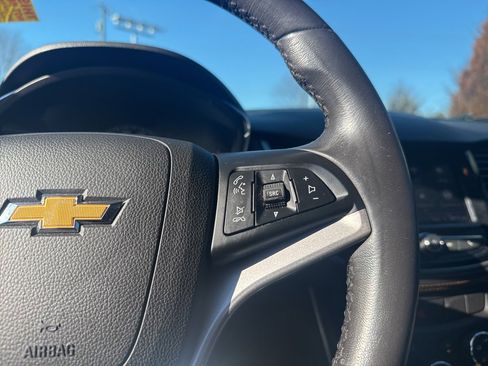 Used 2020 Chevrolet Trax LT w/ LT Convenience Package image 8