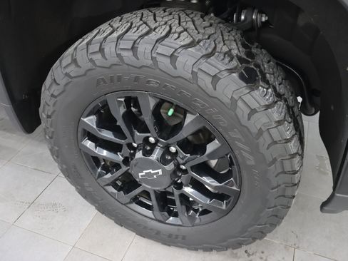 Used 2025 Chevrolet Silverado 2500 LTZ w/ Trail Boss Package AWD/4WD image 3