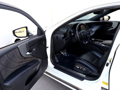 Used 2018 Lexus LS 500 image 2