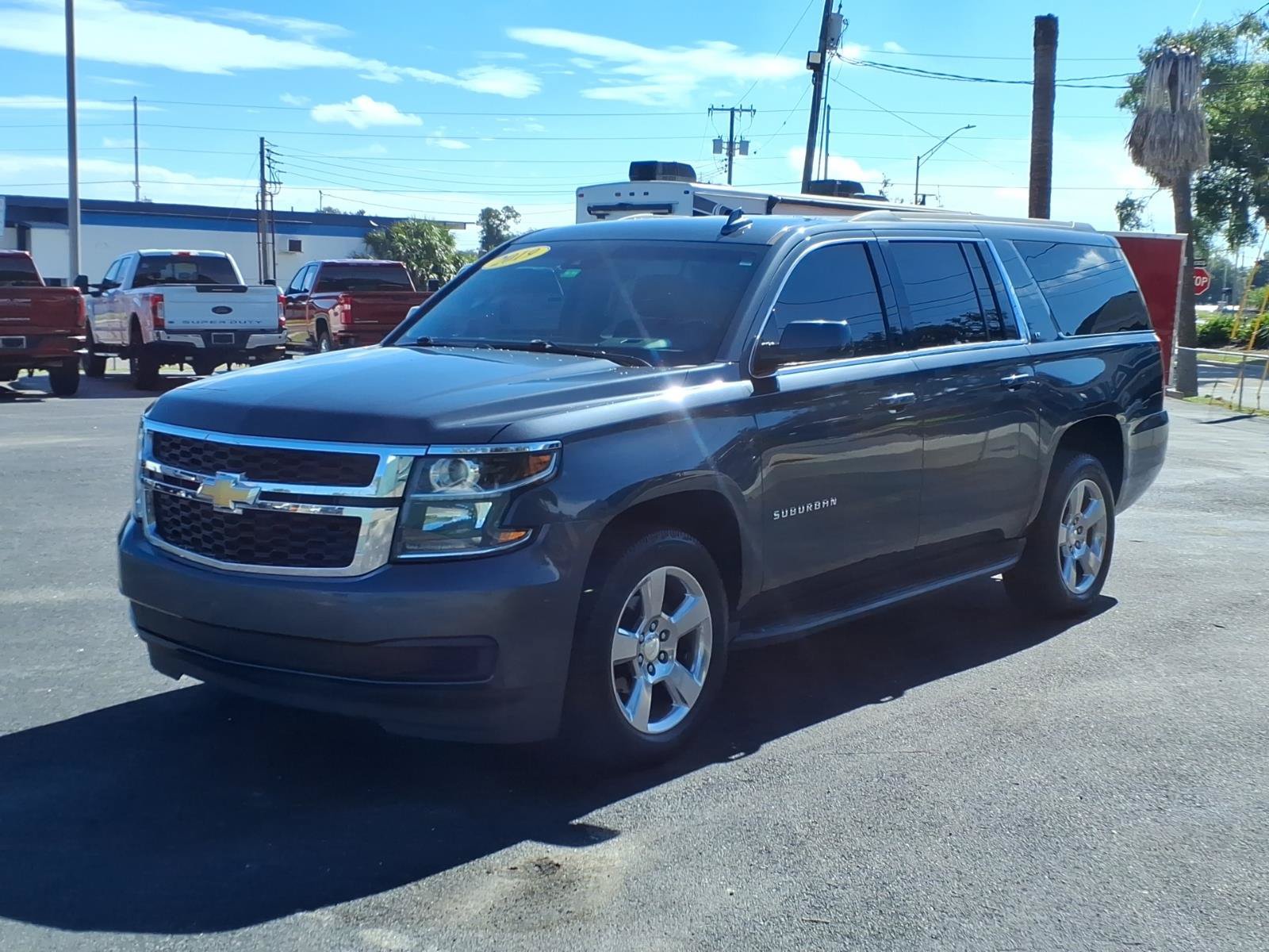 Used 2019 Chevrolet Suburban LT RWD image 1