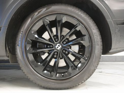 Used 2019 Bentley Bentayga image 41
