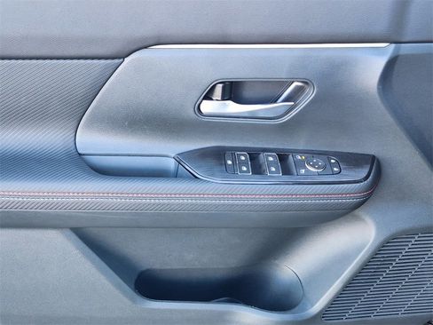 New 2025 Nissan Kicks SR image 16